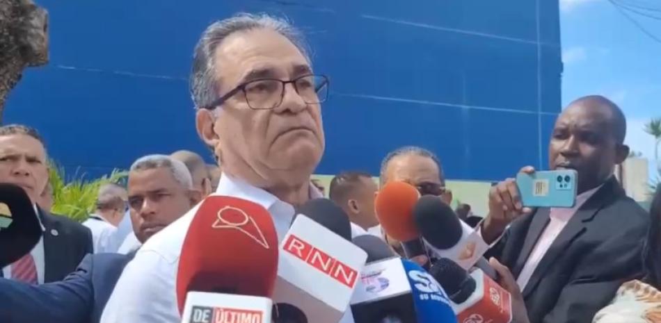 “Algún día tenemos que aceptar que las decisiones de los tribunales hay que cumplirlas. Nos guste o no, hay que cumplirlas…”, expresó este martes el presidente del Tribunal Superior Electoral (TSE), magistrado Ygnacio Pascual Camacho Hidalgo, sobre la sentencia que ordena a la Fuerza del Pueblo la reformulación de su boleta electoral en el nivel de diputados del Distrito Nacional.