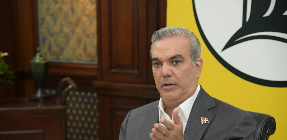 Presidente Luis Abinader al participar en "De cara al elector" de Listín Diario.