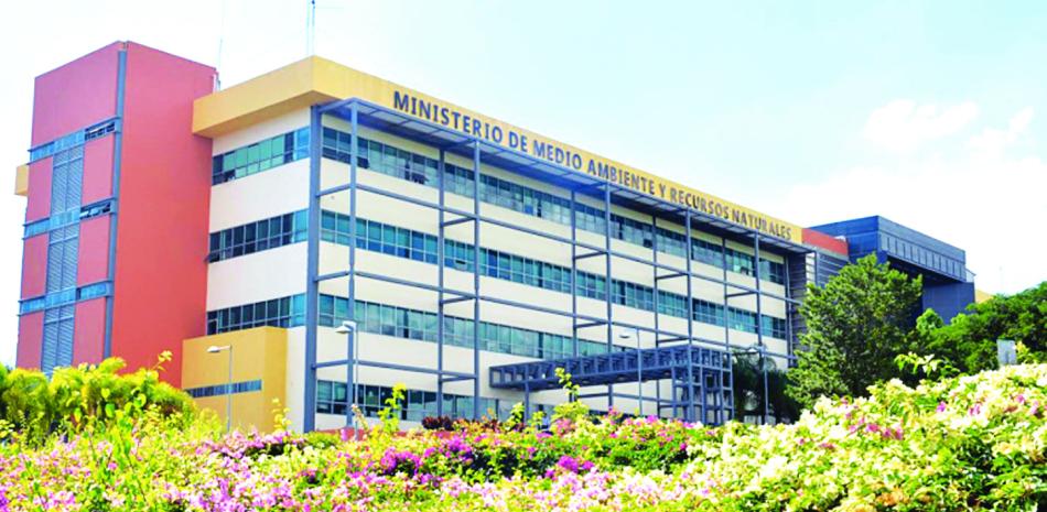 Medio Ambiente inicia proceso legal contra Fuerza del Pueblo por declaraciones sobre “venta de permisos ambientales”