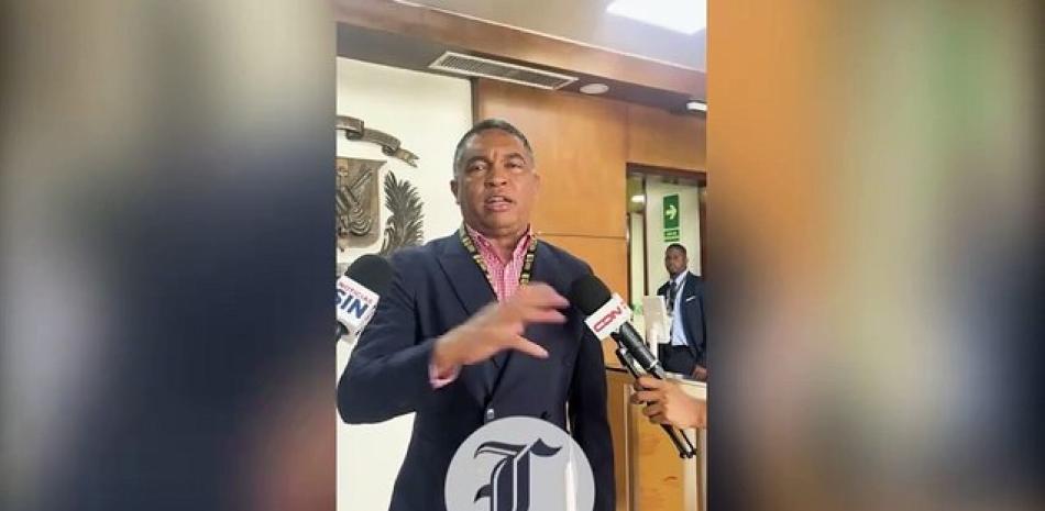 Yván Lorenzo, representante de la candidatura de Abel Martínez, ante la Junta Central Electoral del Partido de la Liberación Dominicana (PLD), acusa al órgano electoral de usar tácticas dilatorias para dar respuestas al pliego de garantías electorales depositadas hace varios meses.<br /><br />https://listindiario.com/la-republica/20240516/ivan-lorenzo-acusa-jce-actuar-irresponsabilidad-usando-tacticas-dilatorias-demandas-oposicion_808554.html