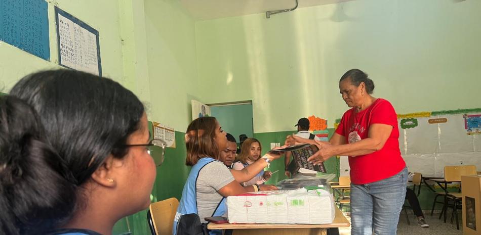La ciudadanía participó de forma organizada en la votación de ayer en Barahona.