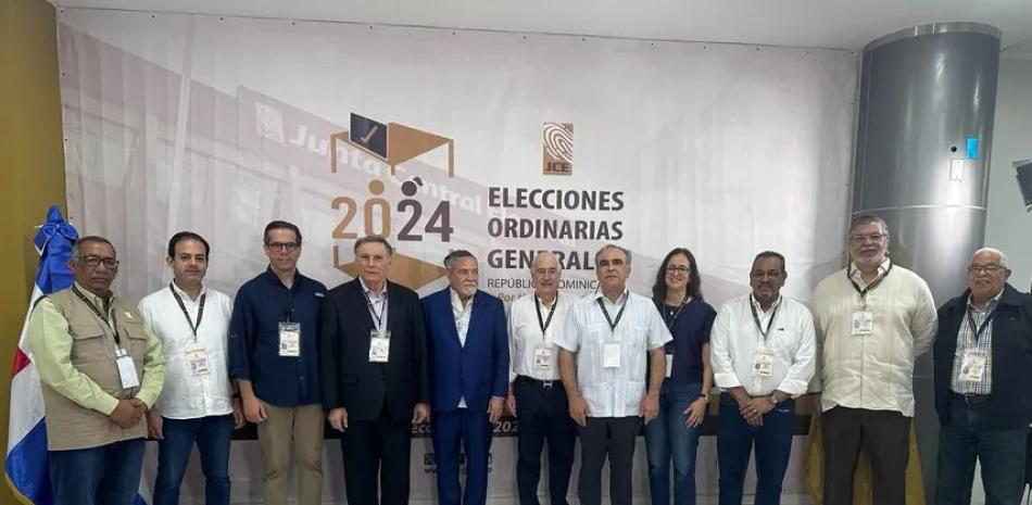 Los observadores extranjeros consideraron que las elecciones fueron libres y el comportamiento ciudadano fue cívico.