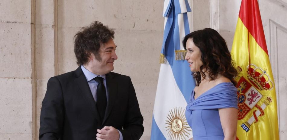 El Gobierno español asegura condecoración de Ayuso a Milei "atenta ...