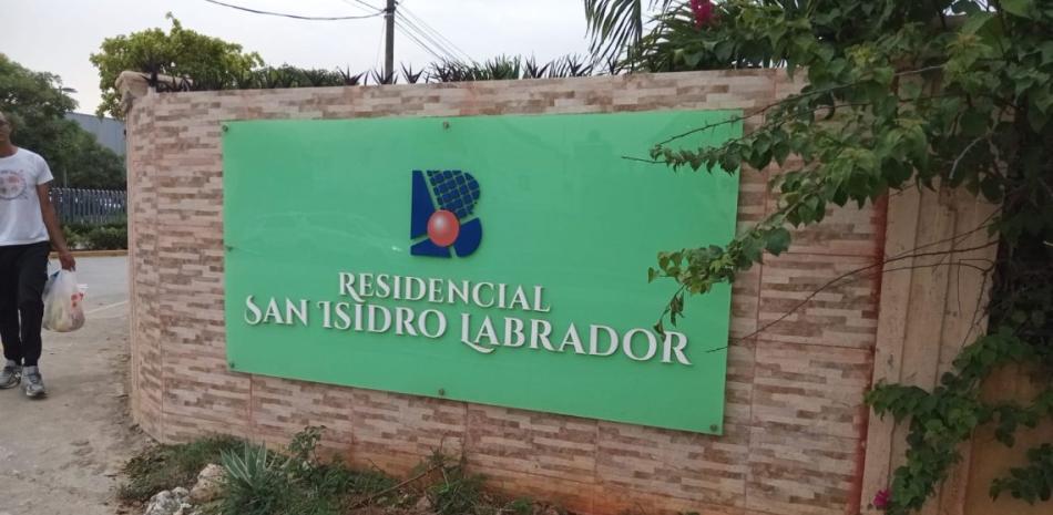 Los apartamentos en un sector de San Isidro los están convirtiendo en pensiones para alojar gran cantidad de haitianos ilegales.