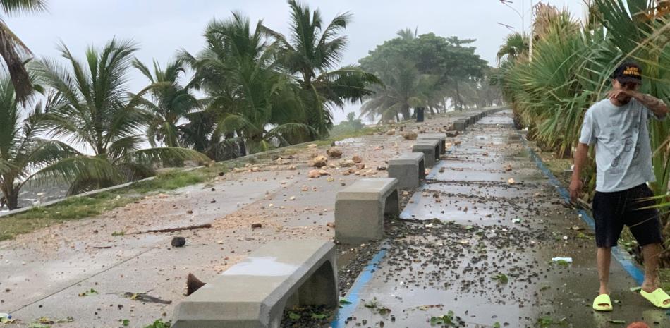 En varias zonas cercanas a la costa caribeña dominicana se produjo la caída de árboles