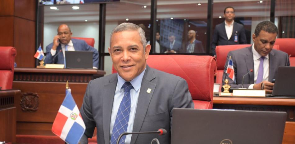 Antes de la aprobación en segunda lectura del proyecto de ley del Código Penal, el senador de la provincia Duarte, Franklin Romero, indicó que la comisión encargada de estudiar la pieza legislativa le dio “un palo asechado”.
