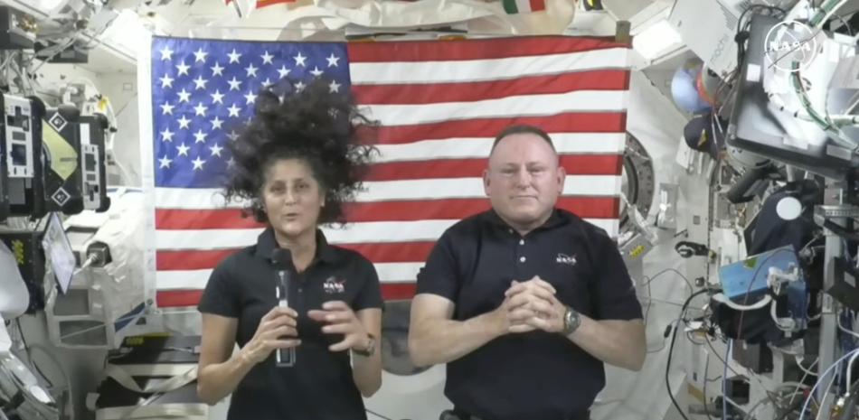 astronautas Suni Williams, izquierda, y Butch Wilmore