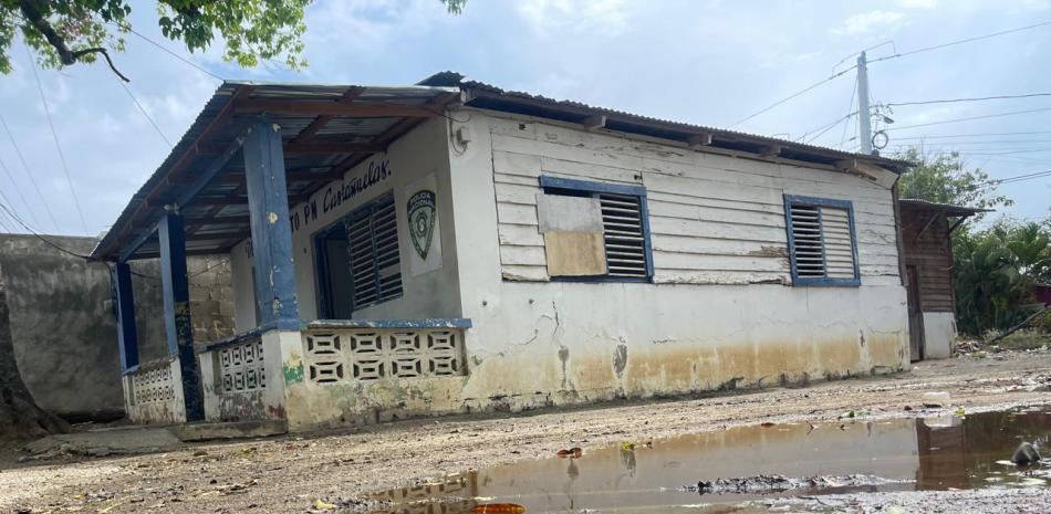 Las malas condiciones en que se encuentra el cuartel de la Policía Nacional en Castañuelas