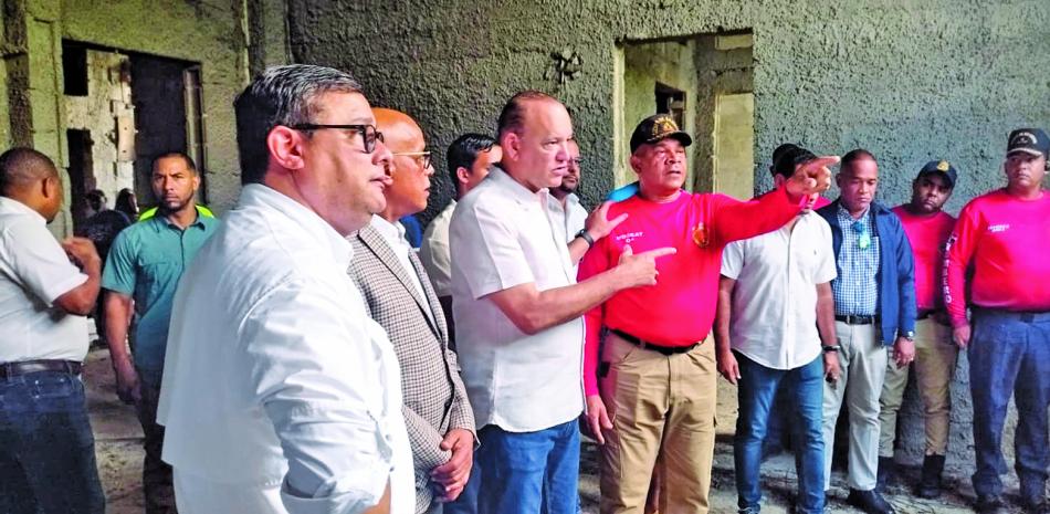 El alcalde de Santiago, Ulises Rodríguez, encabezó una comisión que visitó la obra.