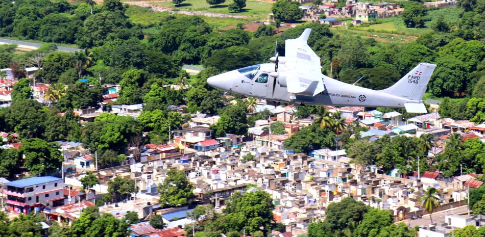El avión Tecnam P2006T SMP, de la Fuerza Aérea, que a diario tiene que volar por la frontera desde Manzanillo hasta Pedernales.