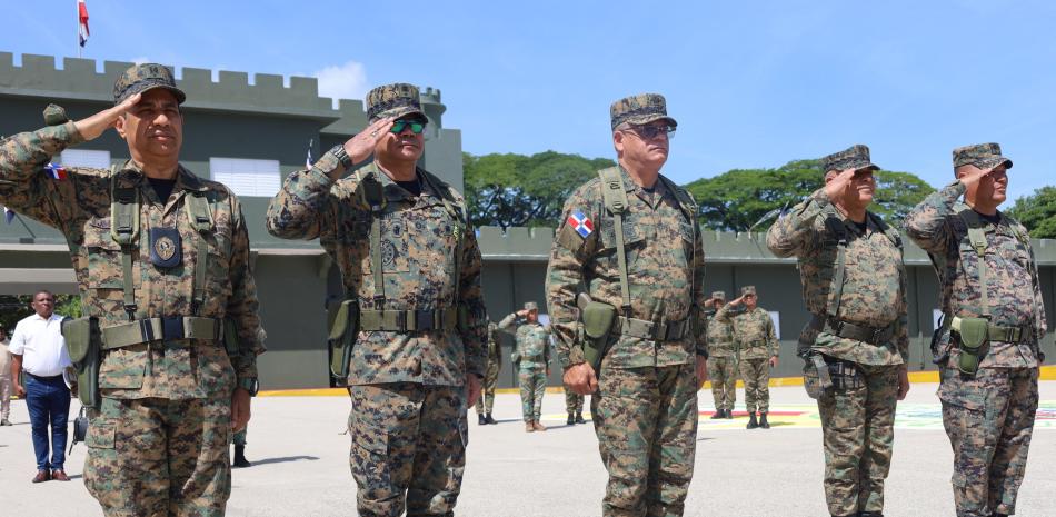 El comandante general del Ejército, mayor general Carlos Antonio Fernández Onofre, encabezó el acto