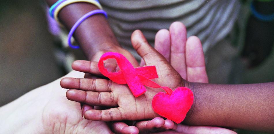 El informe plantea la urgencia de duplicar los esfuerzos para eliminar barreras de acceso a servicios de prevención y tratamiento de VIH.