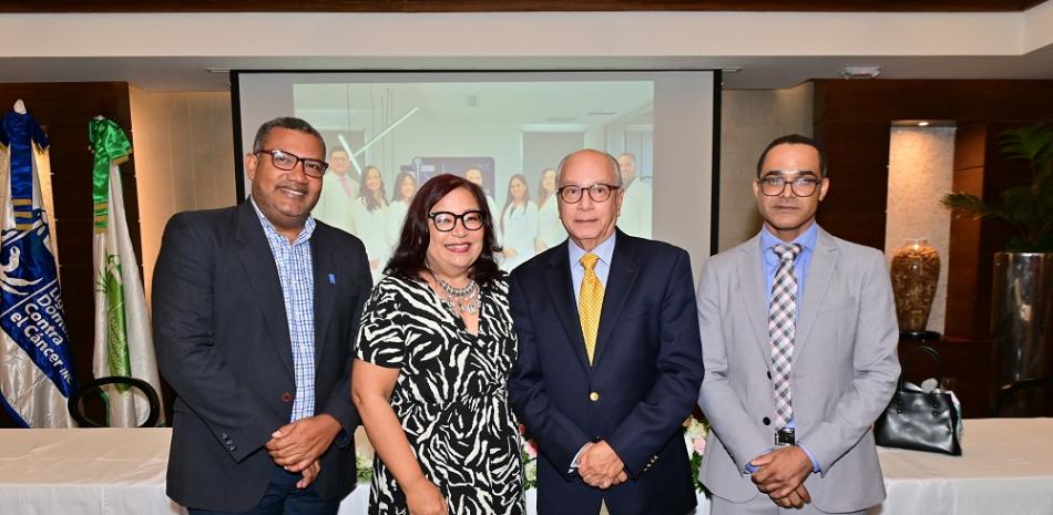 Zacarías Marte, Isabel Donicio, Homero Matos y Julián Marte.