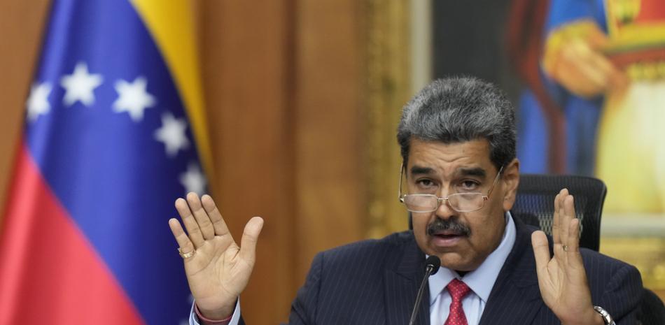 El presidente venezolano Nicolás Maduro ofrece una conferencia de prensa en el palacio presidencial de Miraflores en Caracas, Venezuela, el miércoles 31 de julio de 2024