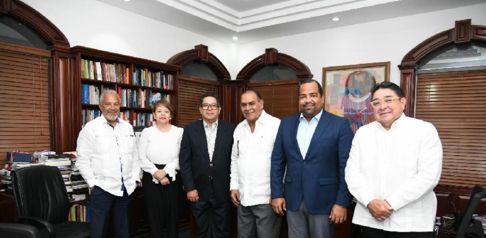 Fabio Cabral, Yudith Castillo, Eduardo Read, Miguel Franjul, Michael Lugo y Miguel Calzada en el Listín.