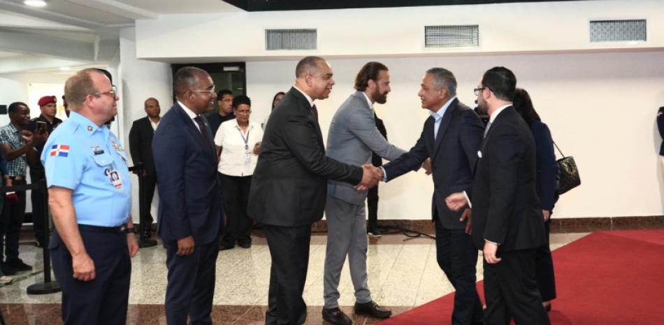 Las autoridades dominicanas ultiman detalles para la investidura del presidente Luis Abinader, que asumirá este viernes su segundo mandato en una ceremonia multitudinaria que se llevará a cabo en el Teatro Nacional y a la que acudirán 14 jefes de Estado y de Gobierno, además de otras autoridades y personalidades.