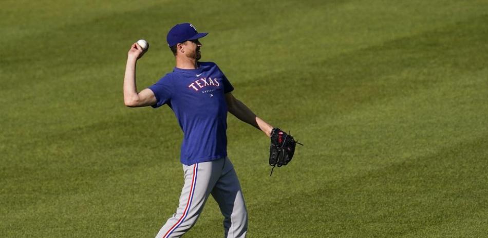 Jacob deGrom apara desde los jardines en uno de los procesos en ruta hacia retornar con los Vigilantes.