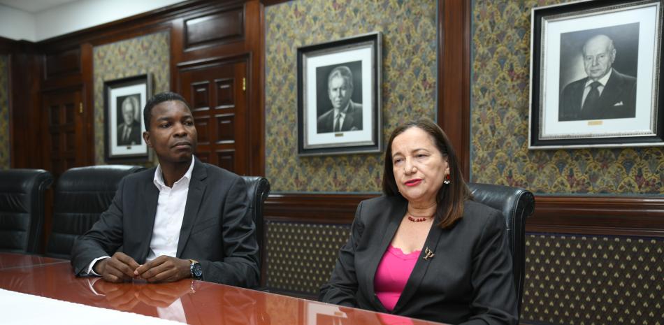 José Manuel Ortiz y Yanis Mejía, directivos del Colegio Dominicano de Psicólogos.