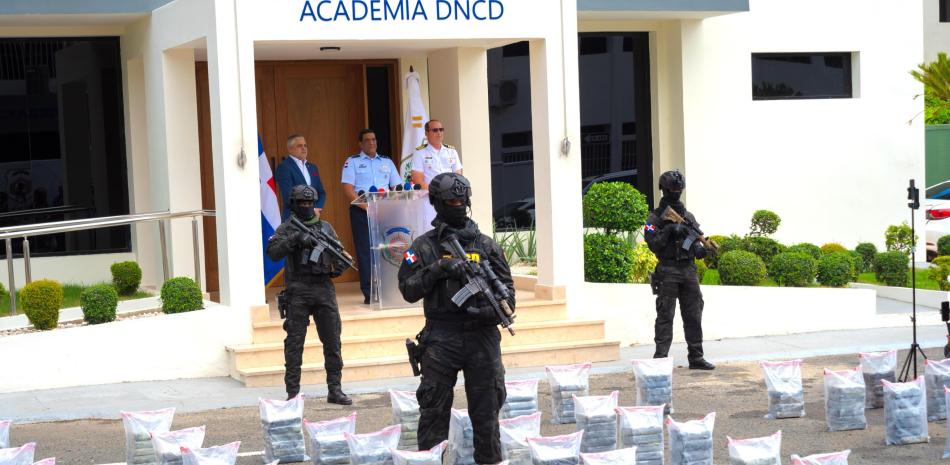 Fotografía muestra droga incautada por miembros de la DNCD en Bayahibe.