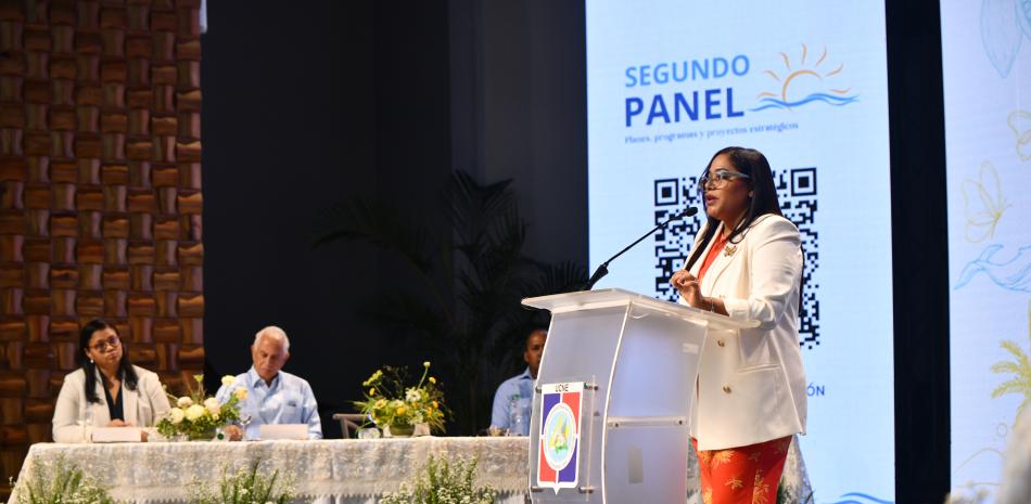 En el segundo panel expusieron Wilfredo D. Benjamin Kelly,  Alixandro Germosén Concepción, Linabel González Duarte y Ramón Antigua.