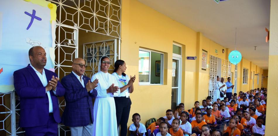 El diputado Alfredo Pacheco fue recibido en el Centro Educativo Salesiano Cristo Rey.