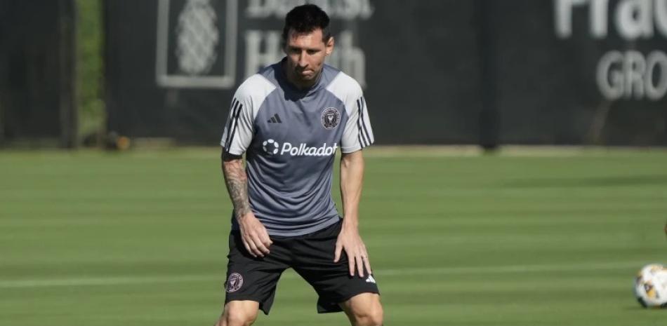 El delantero del Inter Miami Lionel Messi trabaja con sus compañeros en el entrenamiento del equipo el viernes 13 de septiembre del 2024.