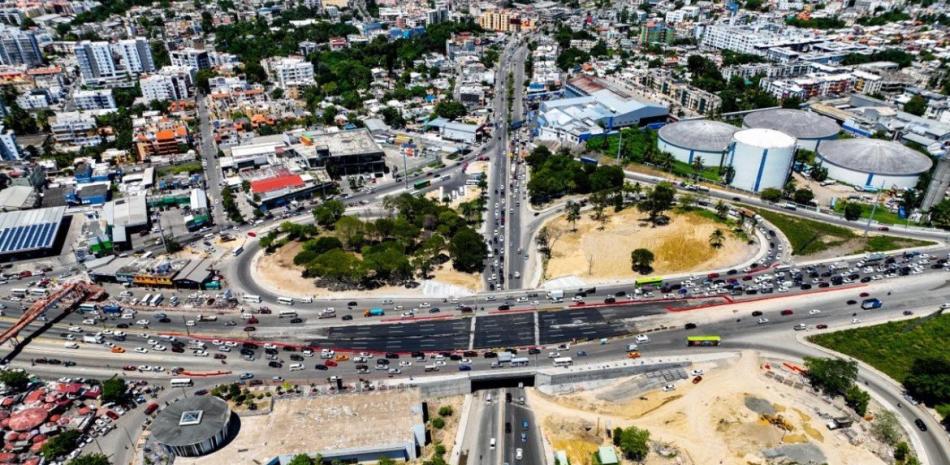 Ampliación de 8 a 14 carriles en autopista Duarte.