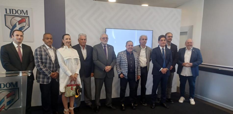 Vitelio Mejía y el empresario Félix Cabrera, presidente de Lidom y Latin Events respectivamente encabezaron el encuentro en el que ambas entidades llegaron a un acuerdo por dos años.