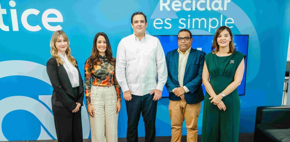 Carolina García, Julissa Cruz, Danilo Ginebra, Lenin Bueno y Ana Pimentel.