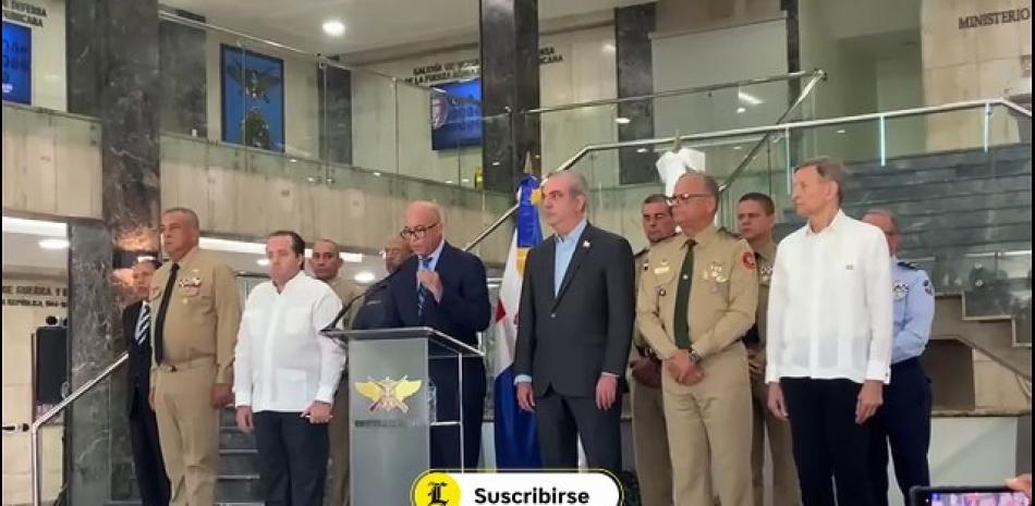 El gobierno dominicano informó que se ejecutará un operativo de repatriación de 10,000 migrantes irregulares por semana.<br /><br />https://listindiario.com/la-republica/migracion/20241002/gobierno-busca-repatriar-10-mil-haitianos-semana_827922.html