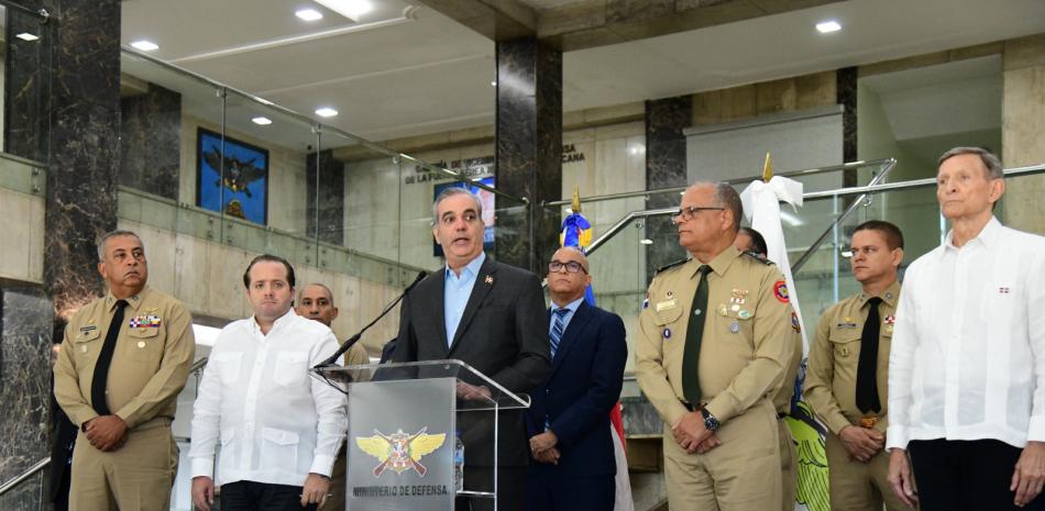 El presidente Luis Abinader encabezó ayer la reunión del Consejo de Defensa en las que el gobierno anunció medidas para reducir la población haitiana ilegal.