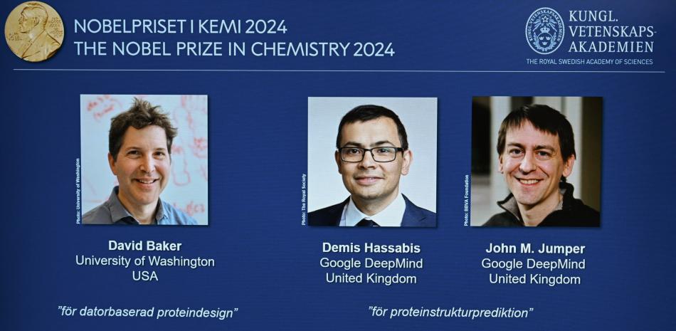 Los ganadores del Premio Nobel de Química 2024 se ven en una pantalla (de izquierda a derecha) David Baker, Demis Hassabis y John M Jumper, en la Real Academia Sueca de Ciencias en Estocolmo, Suecia, el 9 de octubre de 2024. Jonathan NACKSTRAND