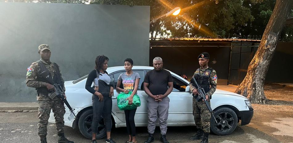 Ejército detiene a capitán de la Policía por tráfico de indocumentados