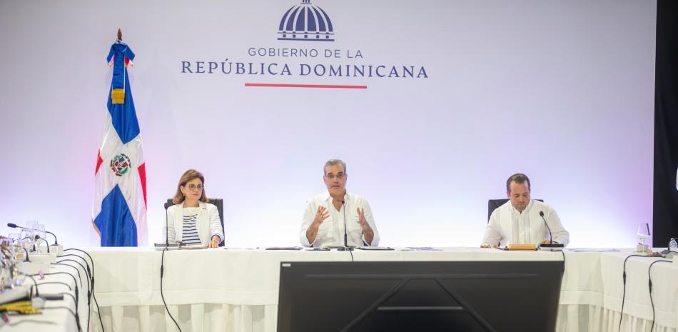 Raquel Peña, Luis Abinader y José Ignacio Paliza durante el Consejo de Ministros en Puerto Plata