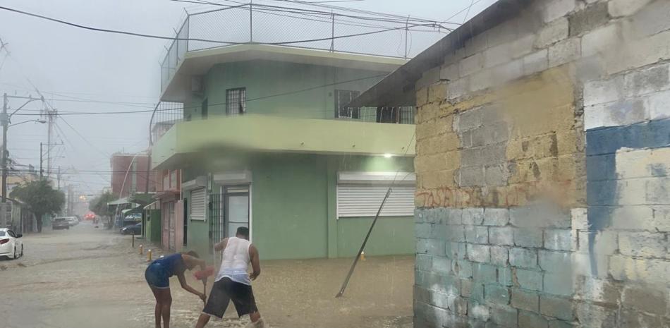 La fotografía muestra inundaciones en Santiago de los Caballeros