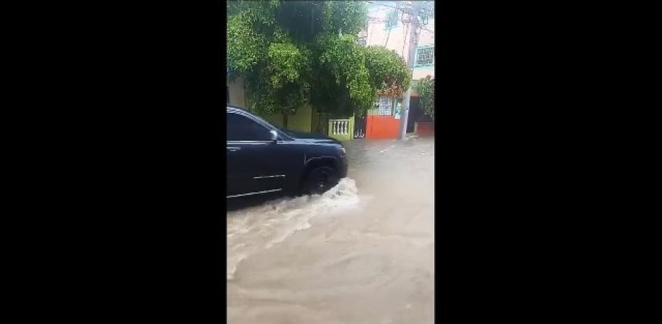 Inundaciones afectan sectores de Santiago