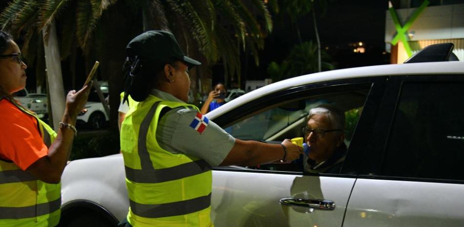 Intrant y Digesett inician plan piloto de alcoholímetro en el Distrito Nacional