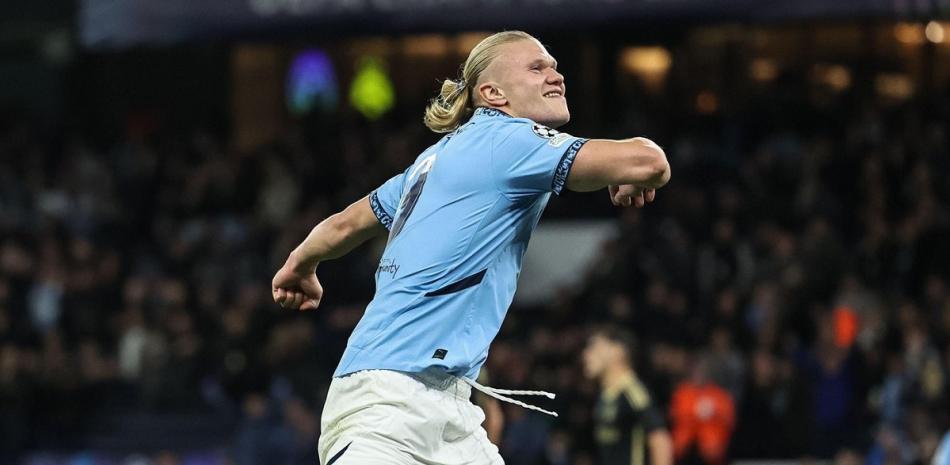 Erling Haaland reacciona luego de marcar el gol que le otorgó el triunfo al Manchester City, equipo que alcanzó la cima en la Premier League.