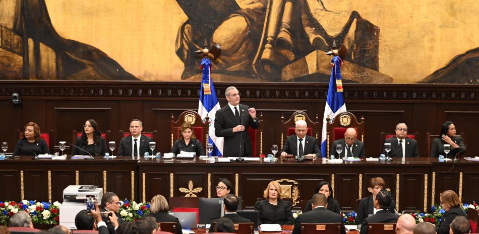 El presidente Luis Abinader al procamar la reforma constitucional