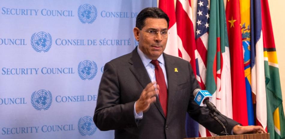 El embajador israelí ante las Naciones Unidas, Danny Danon, habla antes de una reunión del Consejo de Seguridad de las Naciones Unidas el 28 de octubre de 2024