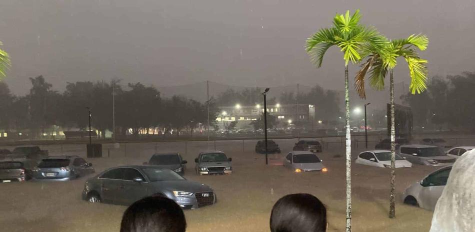 Durante cuatro horas se registraron intensas lluvias en la Capital causando muertes y daños en la ciudad.