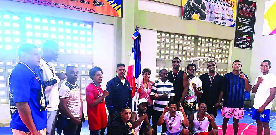 Integrantes de la Provincia Monte Plata exhiben sus medallas alcanzadas en la Copa de Boxeo de la Región Este.