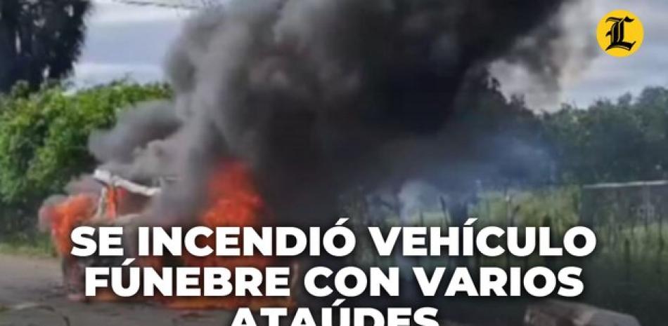 Un vehículo fúnebre con varios ataúdes se incendió en el tramo carretero Monción - Los Quemados, paraje Cacique, de la provincia de Santiago Rodríguez.<br /><br />https://listindiario.com/la-republica/provincias/20241112/incendio-vehiculo-funebre-ataudes-santiago-rodriguez_833461.html