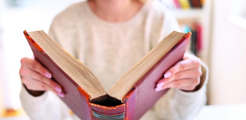 La lectura en Daniel 12, 1-3. Habla de “tiempos difíciles”, y asegura que “entonces serán salvados todos aquellos que estén inscritos en el libro”