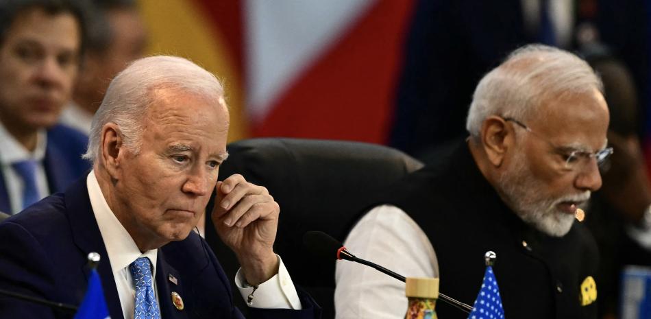 El presidente estadounidense Joe Biden (izq.) y el primer ministro de la India, Narendra Modi, asisten al primer día de la Cumbre del G20 en Río de Janeiro, Brasil