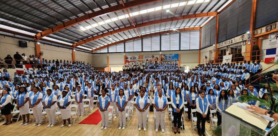 En los municipios de San Cristóbal y Yaguate se graduaron un total de 4,340 técnicos;  en Ocoa, 509; y en Baní, 1,465 estudiantes.