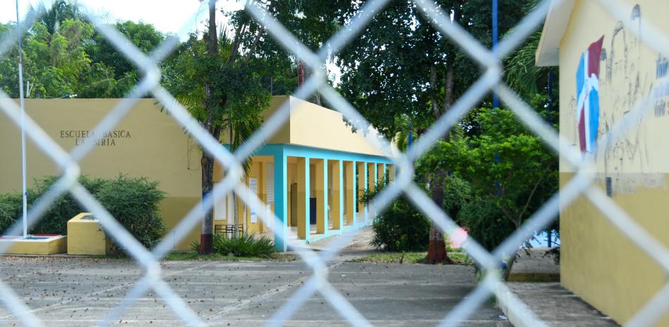 La violación de una alumna por dos profesores de la escuela La Siria, en San Pedro de Macorís, es condenada por la ADP y el Ministerio de Educación.