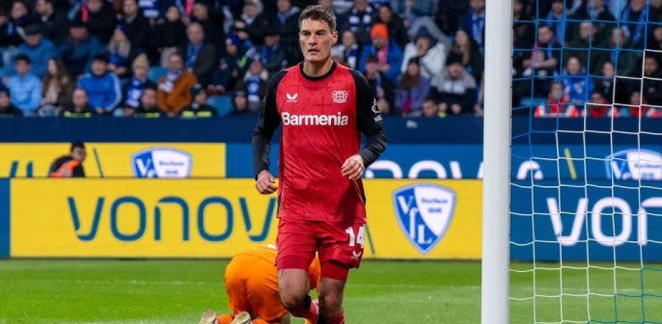 Patrick Schic celebra uno de los goles que marcó en el triunfo del Leverkusen en la Budesliga.