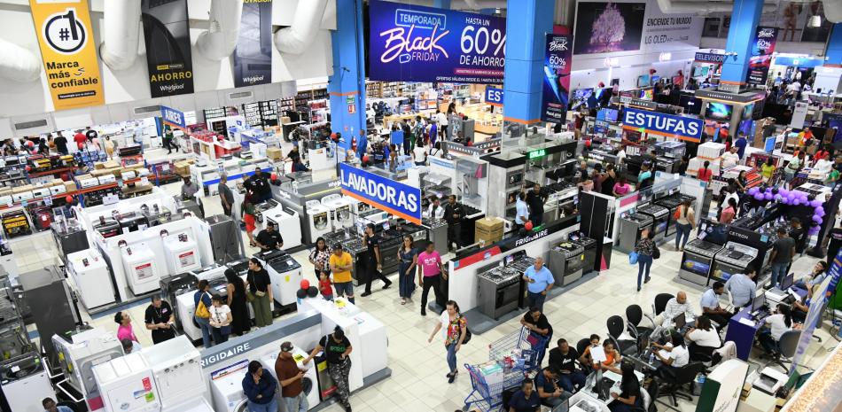 Clientes aprovechando las ofertas de Black Friday