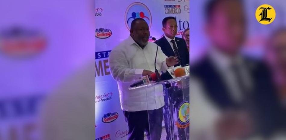 El presidente de la Central Nacional de Detallistas Unidos (CNDU), Ricardo Rosario, en coordinación  con otros comerciantes, solicitó al Gobierno dominicano disponer de nuevas políticas y de las condiciones necesarias para priorizar el comercio local, debido al incremento de exportaciones realizadas este año, generando así un aumento en los precios de los productos que se distribuyen en el país.<br /><br />https://listindiario.com/la-republica/20241211/comerciantes-solicitan-gobierno-priorizar-comercio-local-reducir-exportaciones_837329.html